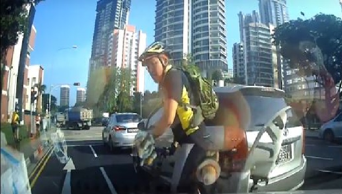 CYCLIST ACTING LIkE THEY ARE KING OF THE ROAD???? LIDDAT ALSO CAN? (VIDEO)