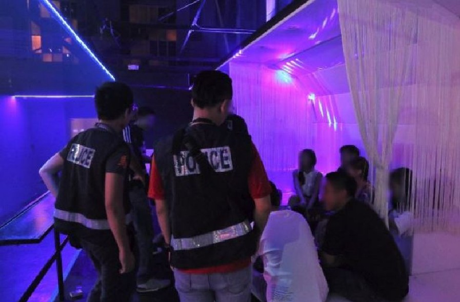 2 MAN ARRESTED AT HARBOURFRONT AREA, SUSPECTED MEMBER OF SECRET SOCIETY