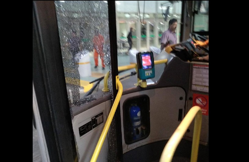 BUS 139 GLASS SMASH BY ANGRY MAN AFTER BUS DIDN’T WAIT FOR HIM