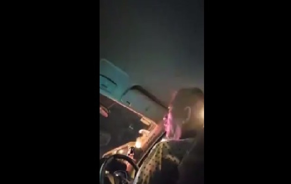 HAWKER ABUSES ELDERLY TAXI DRIVER AND LIVE STREAMS IT ON FACEBOOK (VIDEO)