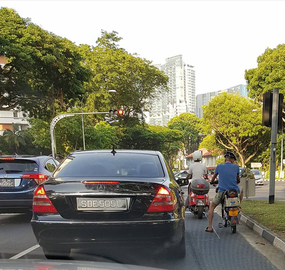 E-BIKE TRAVELLING ON LANE 1 WAITING FOR ACCIDENT TO HAPPEN AGAIN?