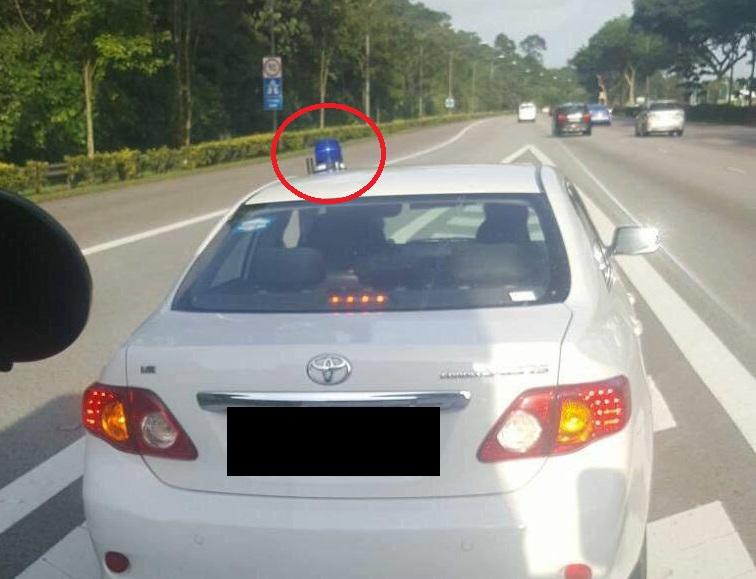 WAH TIMES ARE BAD IS IT? EVEN POLICE LINK CAR ALSO NEED TO DRIVE PRIVATE HIRE?