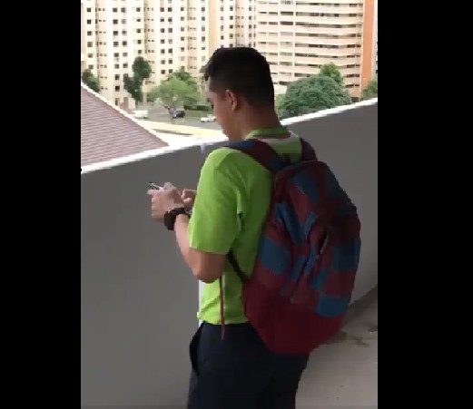 STARHUB STAFF DOING SURVEY TOLD TO F OFF FOR DOING HIS JOB. SO RUDE! (VIDEO)