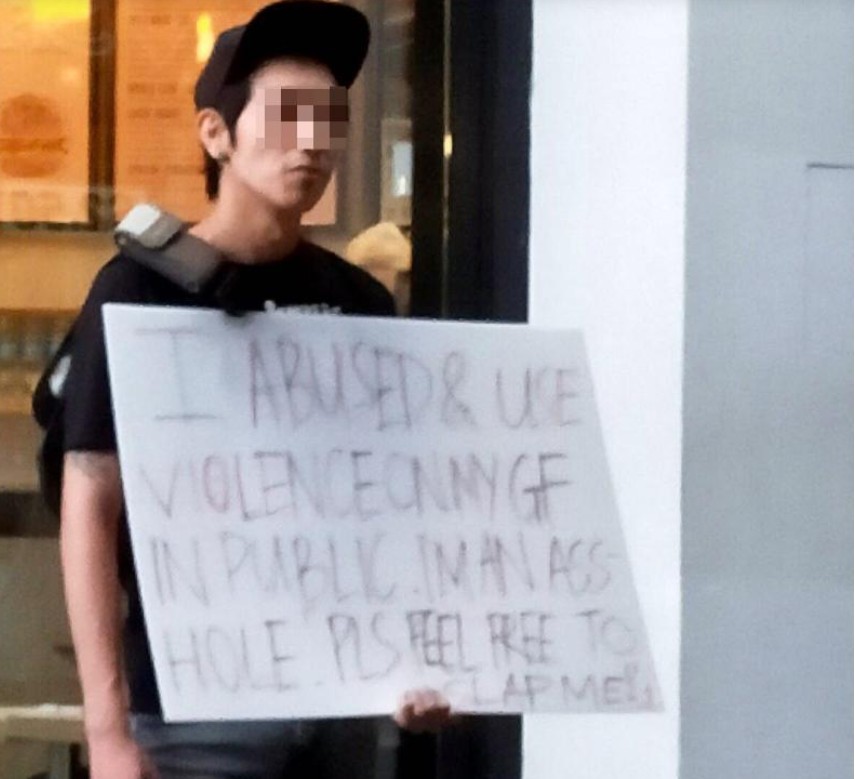 SG MAN HOLDING A CARD AT WHITE SANDS TELLING PEOPLE TO SLAP HIM COS HE AN A**HOLE!