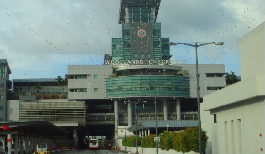 25 YEAR OLD MAN TOLD ICA OFFICERS HE HAS A BOMB IN THE CAR @ WOODLANDS CHECKPOINT!