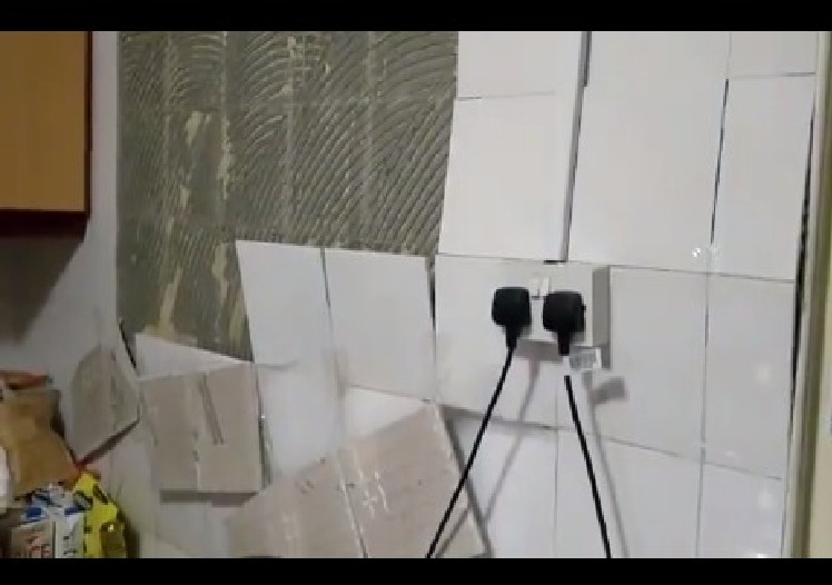 HDB AT JURONG WEST HAVE TILES FALLING. IS IT TOO COLD? (VIDEO)