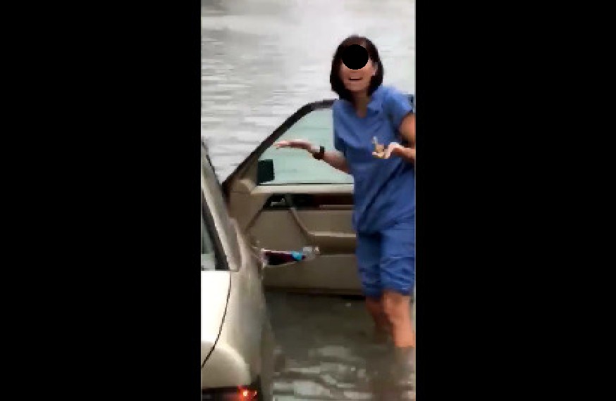 CAR STUCK IN FLOOD DUE TO FLASH FLOODS (VIDEO)