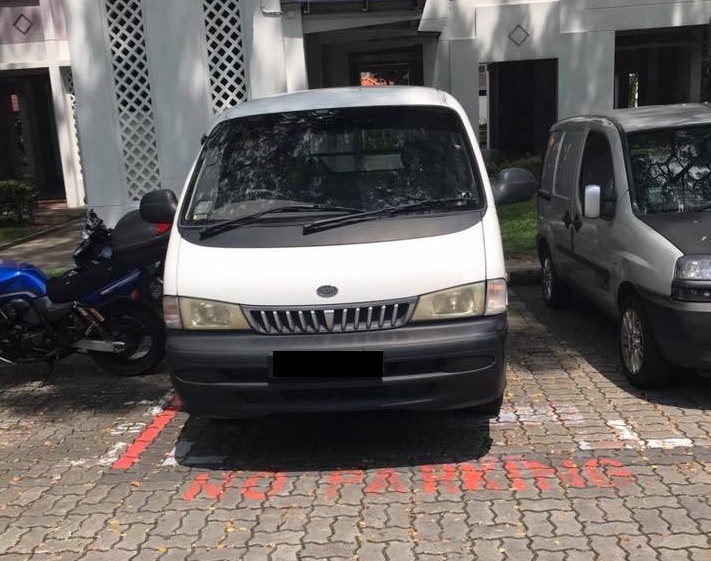 INCONSIDERATE PARKING OF VAN AT AMK AVE 3 CARPARK!