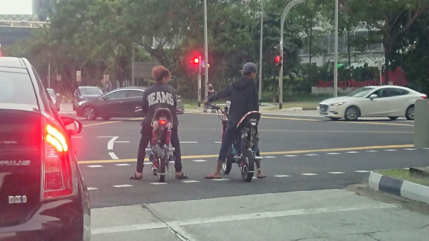 E-BIKERS STILL RIDE ON THE ROAD DESPITE LAWS PROHIBITING THEM FROM DOING SO!