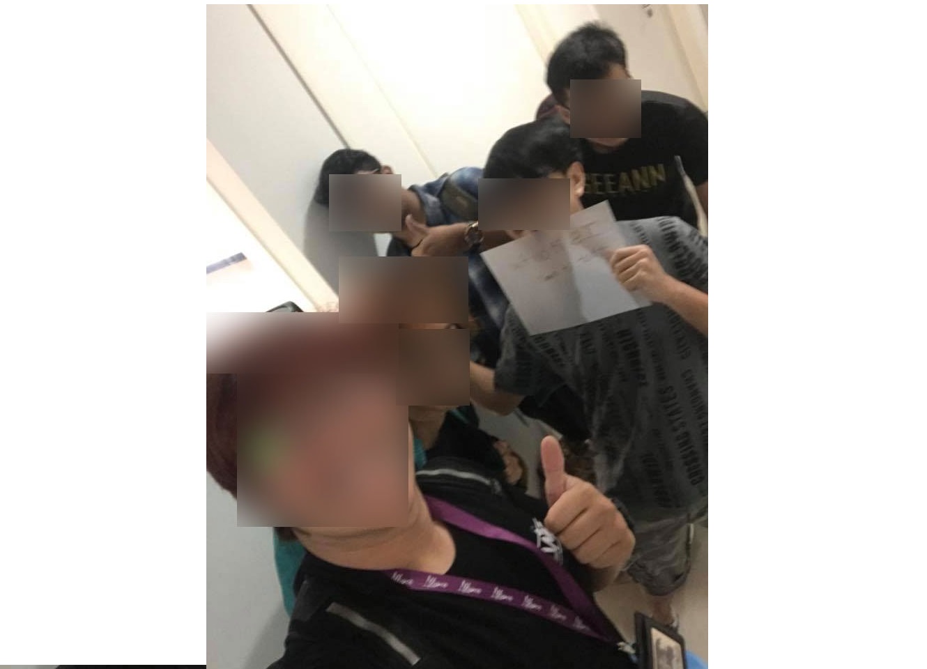 NETIZEN CLAIMS THEY WERE LOCK OUT OF CLASS BY POLY LECTURER BECOS THEY WERE LATE FOR 15MINS