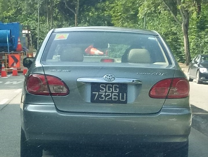 NETIZEN CLAIMS THAT DRIVER HIT AND RUN A MOTORCYCLIST AT ENG NEO AVE!