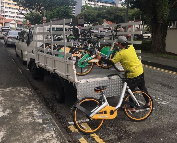 DUDE CLEARING OBIKES OFF THE STREET KUDOS TO THEM FOR PLAYING A PART!
