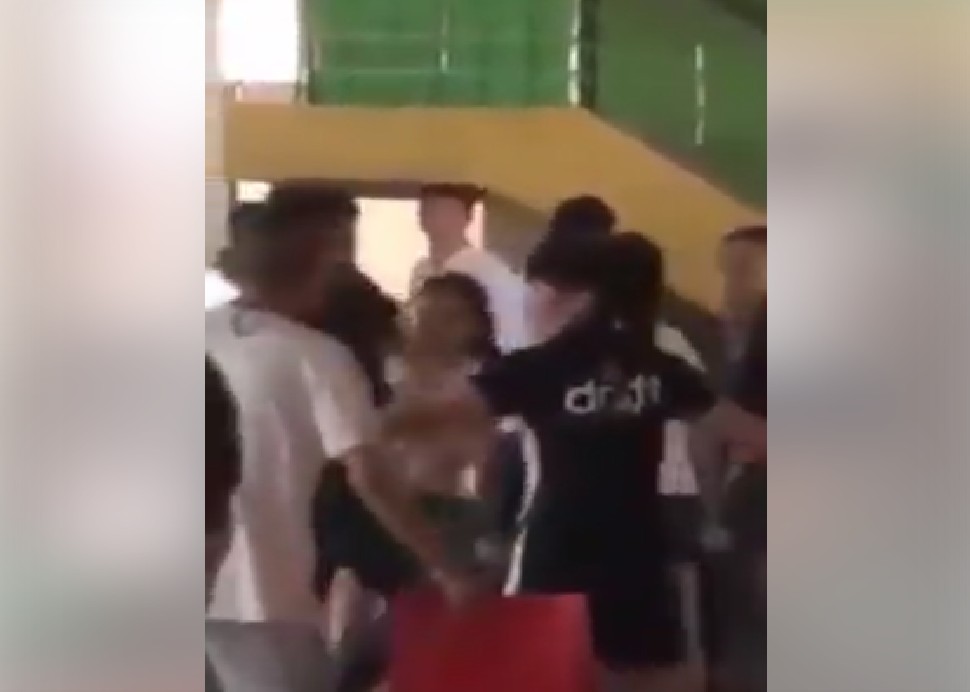 AH BENG ATTACK OLD MAN AT COFFEE SHOP (VIDEO)