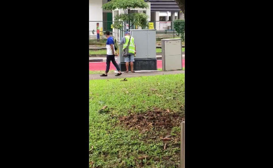 DRIVERS BEWARE! NINJA UNCLE SPOTTED! DONT DRIVE SO FAST NEAR SCHOOL ZONE AH (VIDEO)