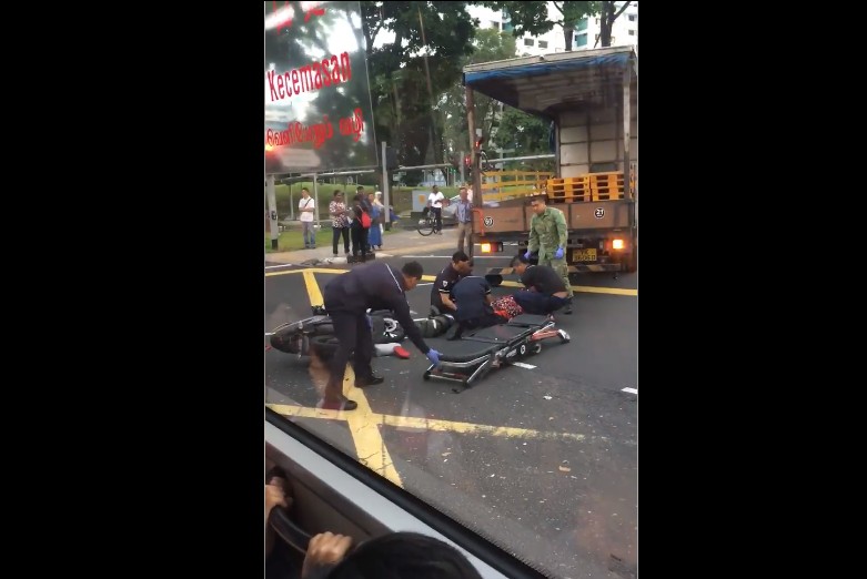 ACCIDENT BETWEEN MOTORCYCLE AND LORRY NEAR MARSLING MRT AREA! PLEASE HELP TO SHARE TO FIND HER FAMILY MEMBERS!
