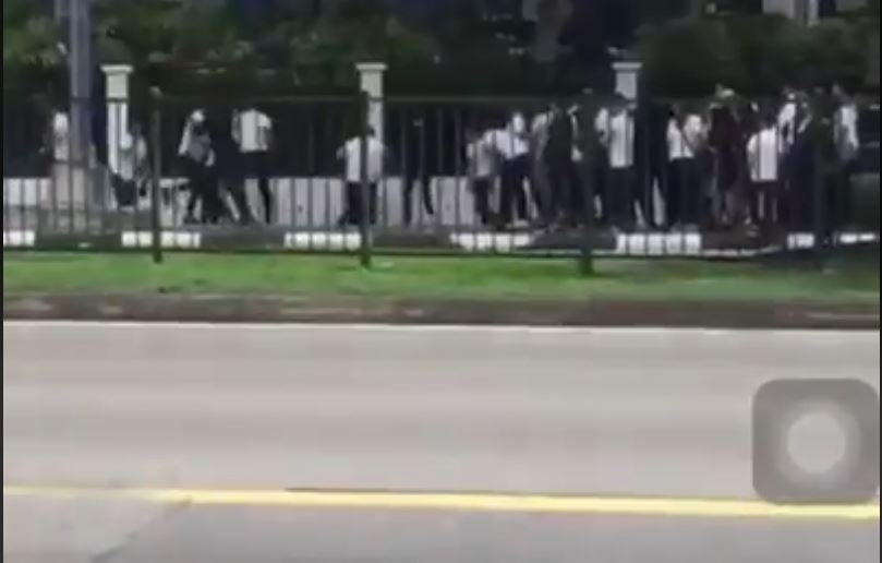 ITE EAST STUDENT FIGHTING OUTSIDE SCHOOL! (VIDEO)
