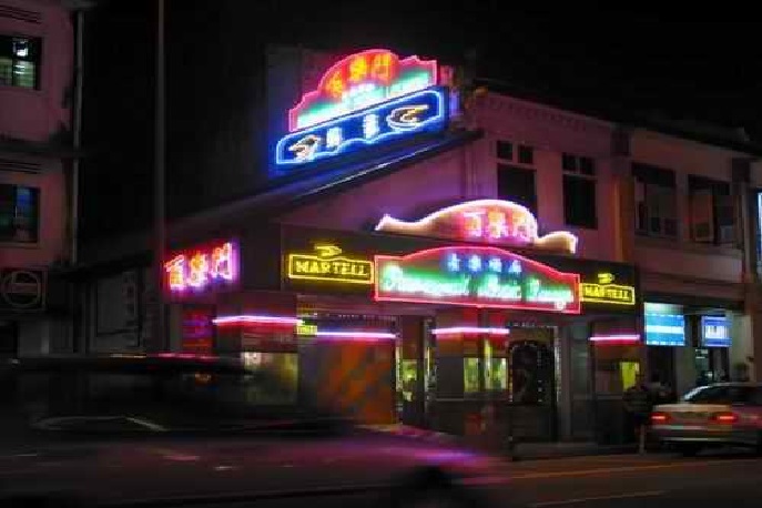 “Uncle, Geylang Lor 31. I only got 100 dollars note you got change or not.”