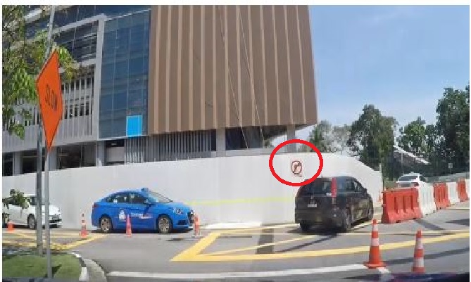 PRIVATE HIRE DRIVER MAKES ILLEGAL RIGHT TURN DESPITE SIGN DISPLAYING NOT TO DO SO!