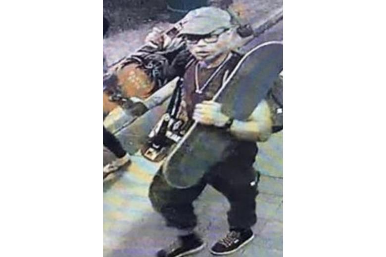 POLICE LOOKING FOR MAN WHO ASSAULTED 7-11 STORE CASHIER AT CHANGI VILLAGE!