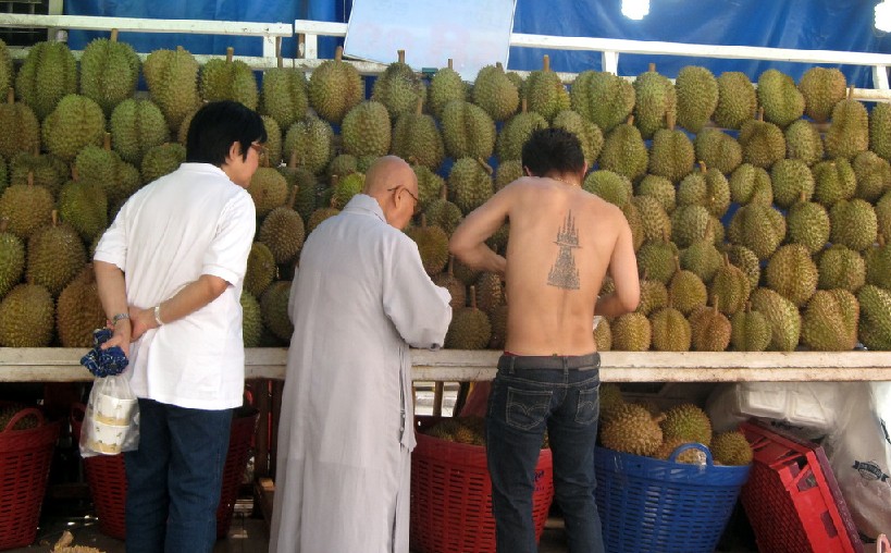 GEYLANG MONK SCAM “LUCKY BRACELET FOR $50”