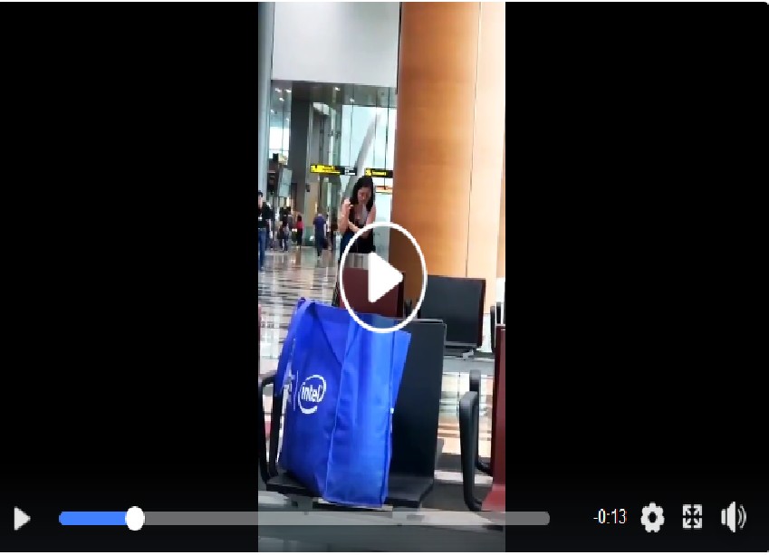 TOURIST SMOKE IN CHANGI AIRPORT TERMINAL 3 LIKE NOBODY BUSINESS