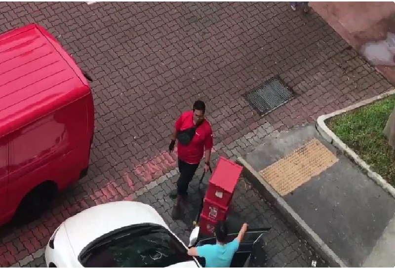 RED MART DRIVER MAKING A SCENE AT HDB CARPARK RED MART DRIVER MAKING A SCENE AT HDB CARPARK