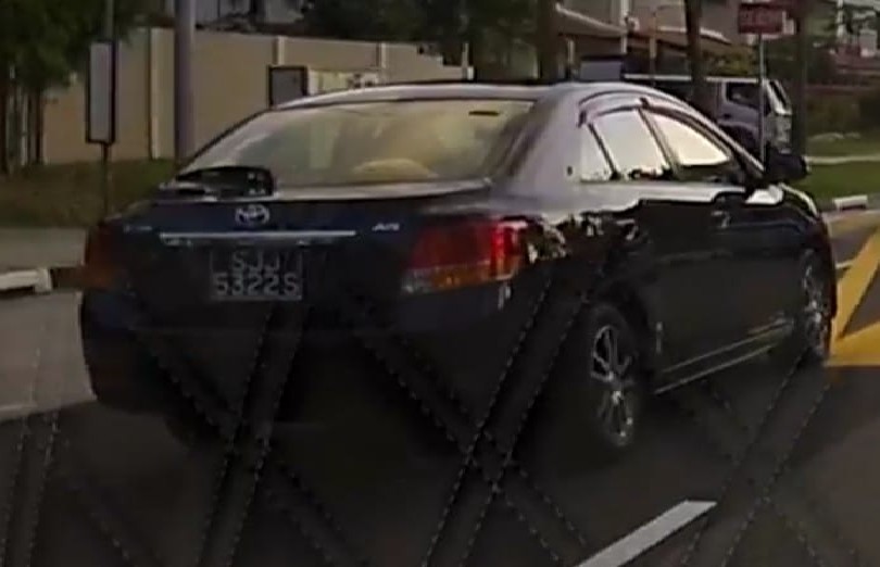 SPEEDING VEHICLE MISSED CARS BY A HAIR @ JURONG WEST