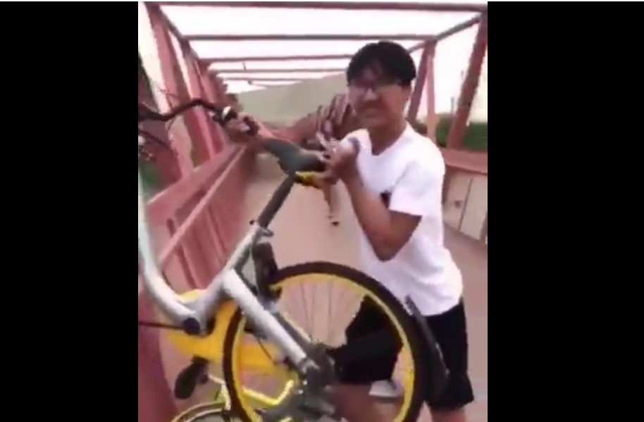 PATHETIC PUNK SEEKING ATTENTION BY THROWING OFO BIKE FROM BRIDGE!