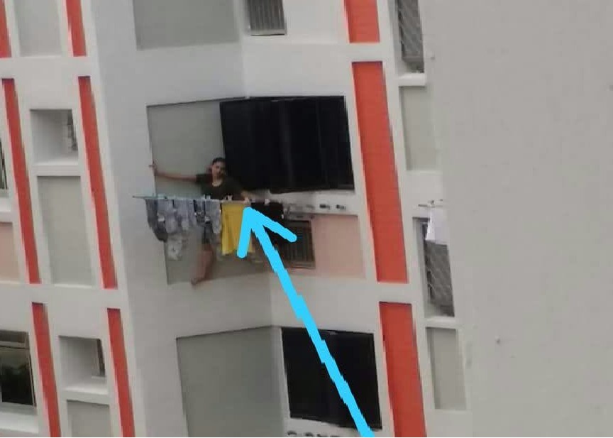 WOMAN ATTEMPTING SUICIDE AT CHAO CHU KANG!