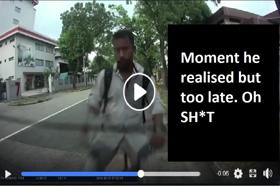 MAN ON BICYCLE SEE PHONE UNTIL CRASHED. BODOH