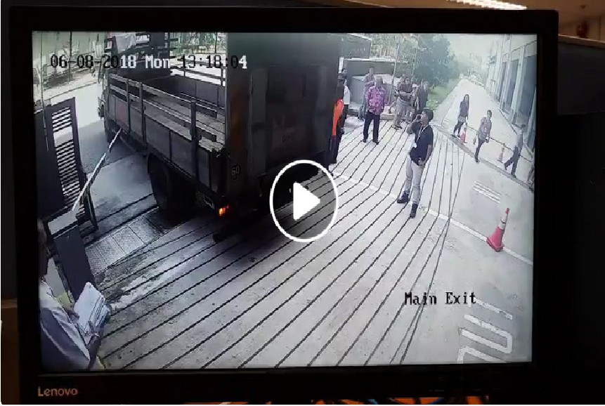 HOW THIS FT TRUCK DRIVER PASS HIS DRIVING LICENSE?