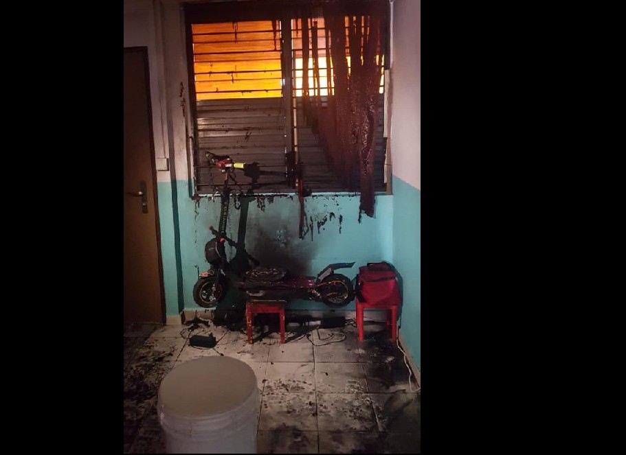 HOUSE CATCH FIRE AT WOODLAND. E-SCOOTER AGAIN