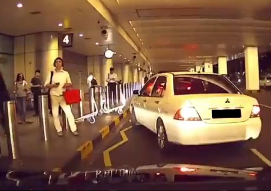 TOURIST PAID $26 FOR $16 GRAB FARE @ CHANGI AIRPORT