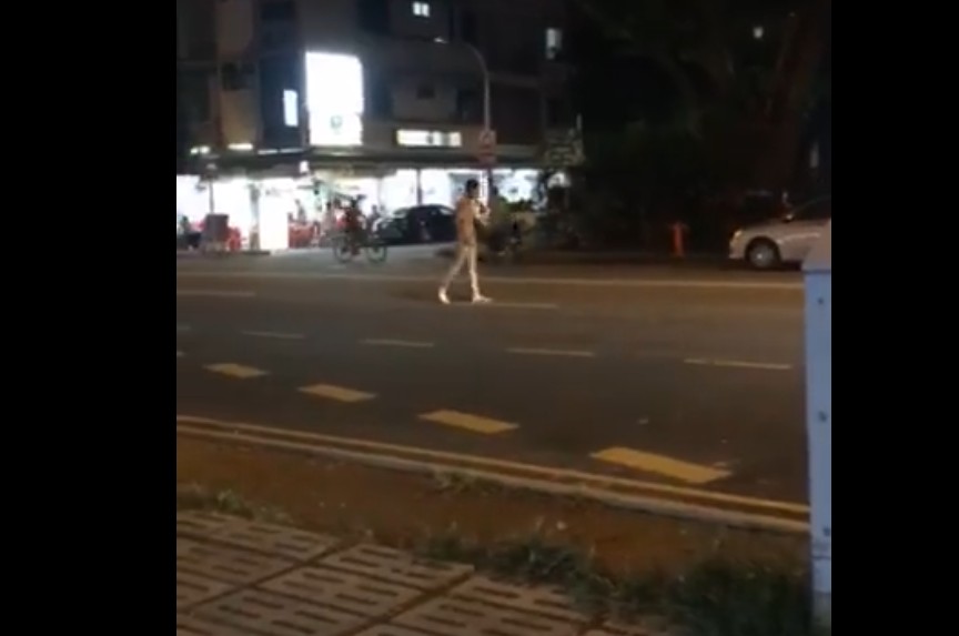 MAD PRC MAN AT GEYLANG RUNNING HALF NAKED