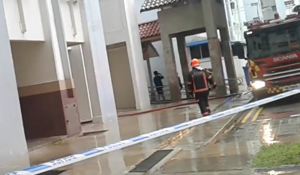 FIRE AT YISHUN EARLIER TODAY! VIDEO BY KURT TAY