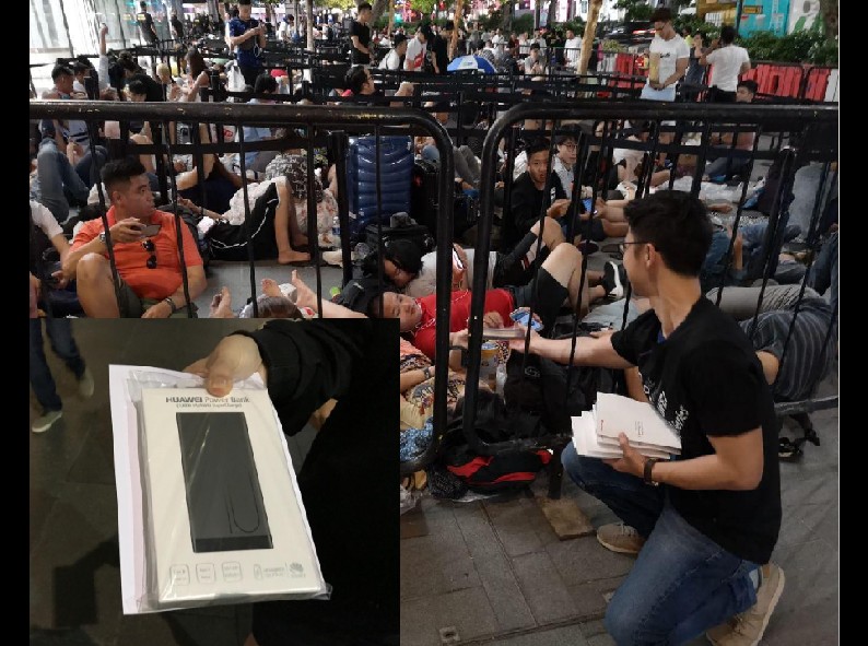 HUAWEI GAVE FREE POWERBANK TO PEOPLE QUEUEING FOR IPHONE