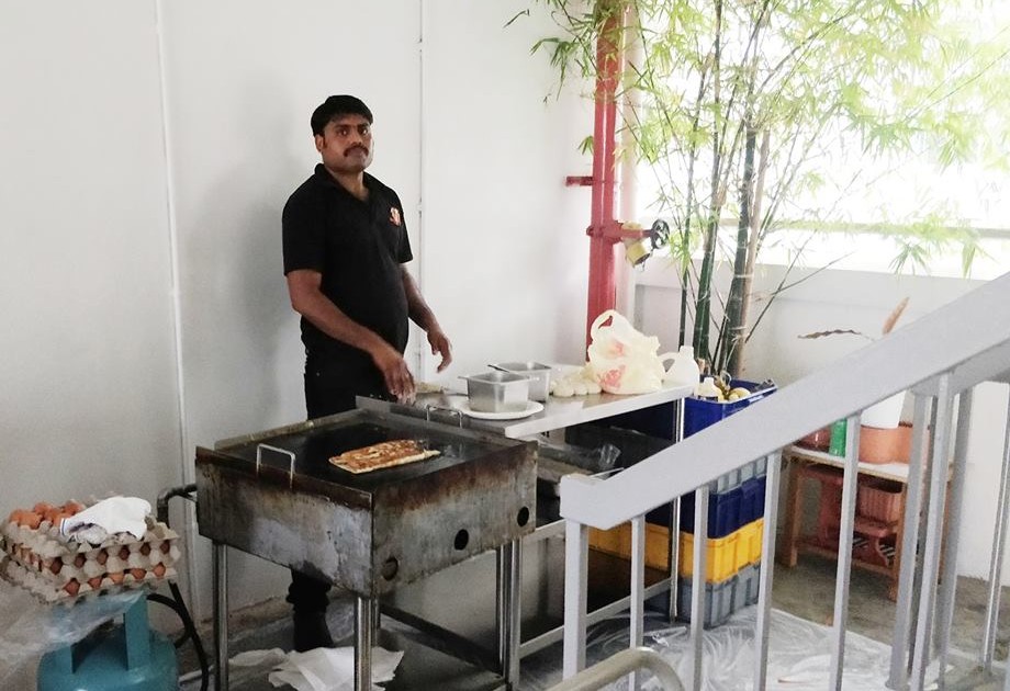 YISHUN HDB LEVEL 10 GOT SELL MURTABAK. YISHUN AGAIN