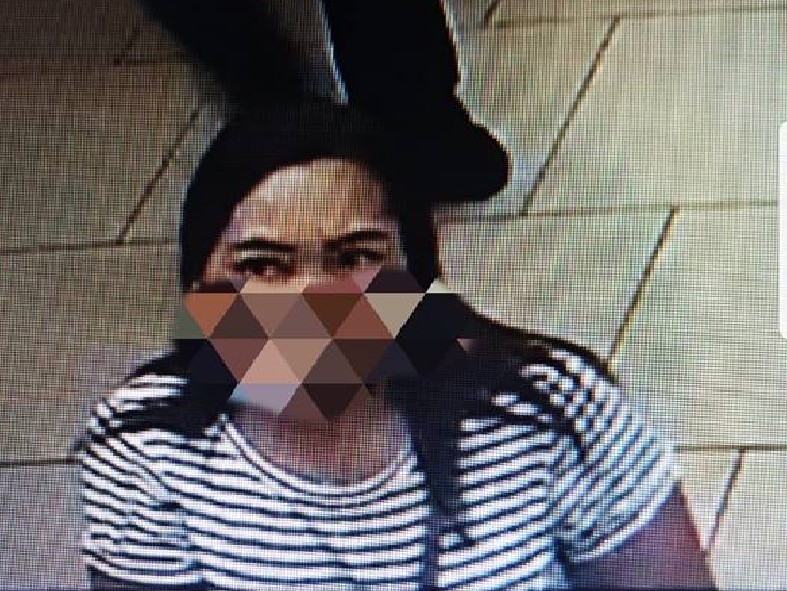 PLEASE RETURN THE MONEY. MONEY CHANGER GIVE WRONG AMOUNT