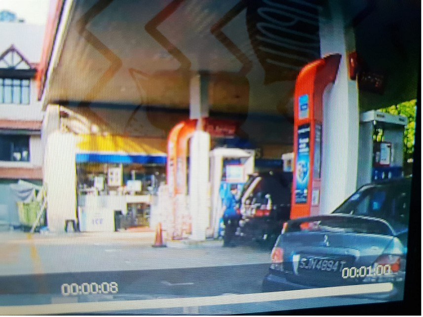 ASK FOR $30 PETROL THEN ATTENDANT PUMP FULL TANK.