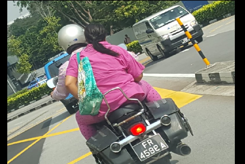 CAN MEH? PILLION MOTORCYCLE WITHOUT HELMET IN SINGAPORE!