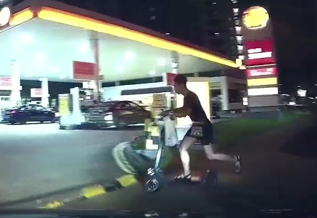 WHY DONT E-SCOOTERS RIDERS JUST JUMP DOWNSTAIRS FASTER?