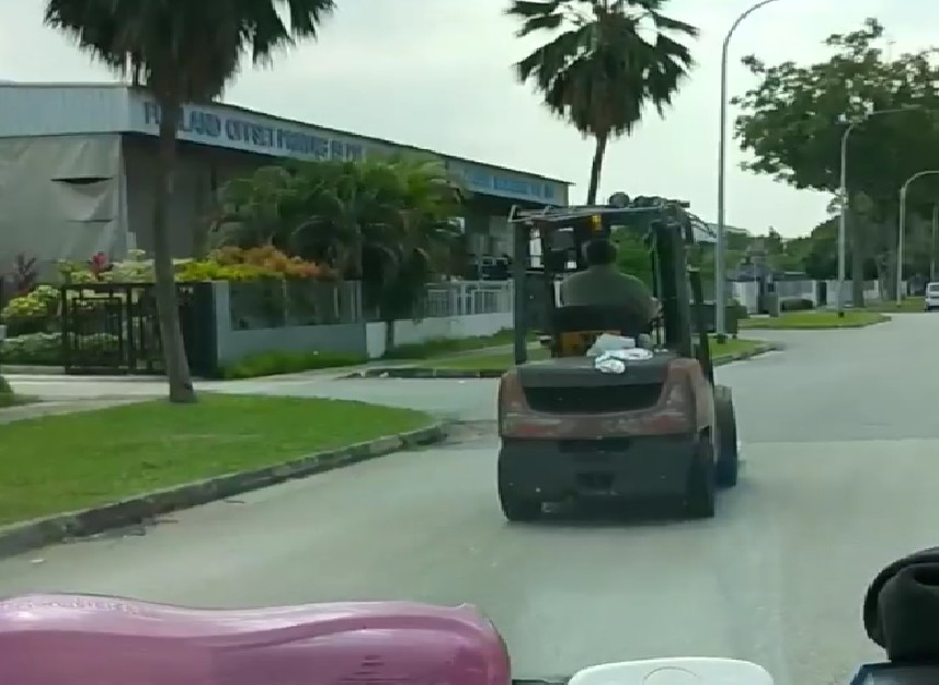 FORKLIFT CAN DRIVE ON PUBLIC ROAD? TUAS SOUTH