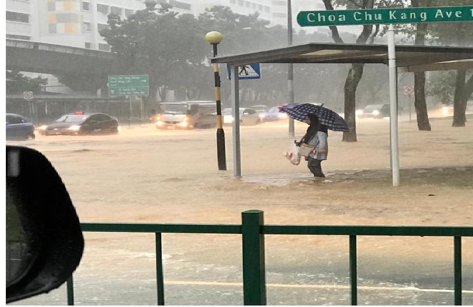 FLASH FLOOD AT CHOA CHU KANG. EVERY 50 YEARS??? WHO SAY ONE