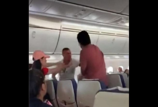 SCOOT FLIGHT DIVERTED AFTER DRUNK PASSENGER FIGHT