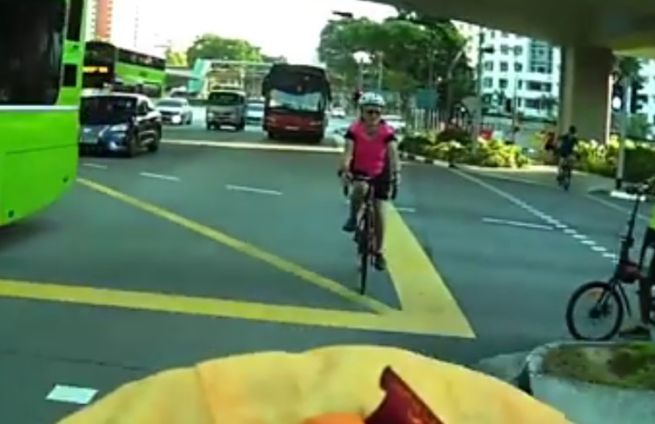 CYCLIST OWNSELF ‘KAYU’ BLAME BUS MADE HER FALL