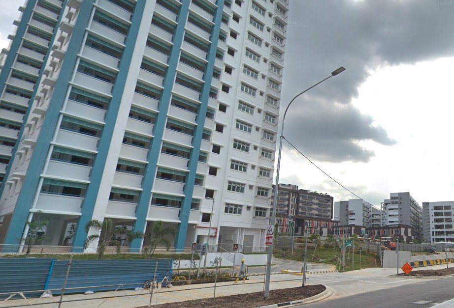 MAN ARRESTED! LOCK UNITS WITH BICYCLE LOCK @ SEMBAWANG