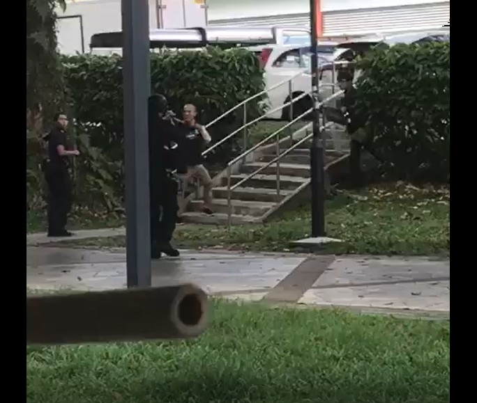 MAN CARRYING WEAPON ARRESTED AT BOON LAY!