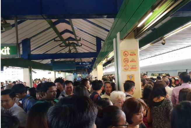 SMRT BREAKDOWN AGAIN AT NORTH-SOUTH LINE! CITIZENS UNHAPPY!