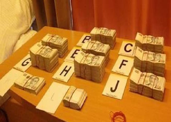 MAN ARRESTED AFTER STEALING $260,000 FROM YIO CHU KANG