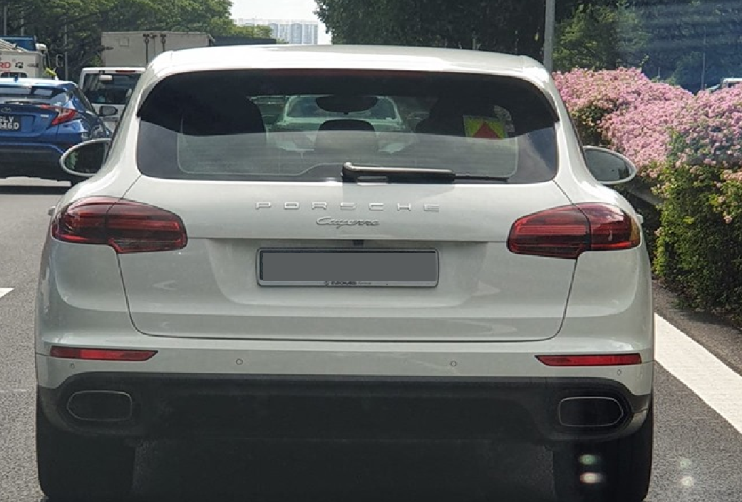 WOMAN CLAIMS PORSCHE DRIVER REFUSE TO GIVE WAY TO AMBULANCE. BUT GIVE FINGER